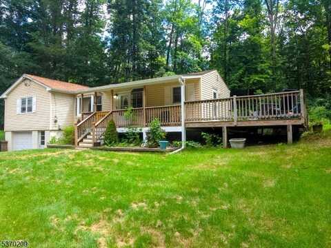 17 Youngs Rd, Andover, NJ 07860