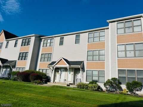 84 Heritage Ln, Hamburg, NJ 07419