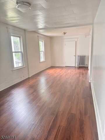 207 Taylor St, Orange, NJ 07050