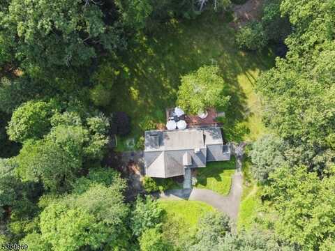 2 Stone House Rd, Mendham, NJ 07945