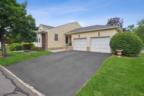 90 Brandywyne Dr, Florham Park, NJ 07932