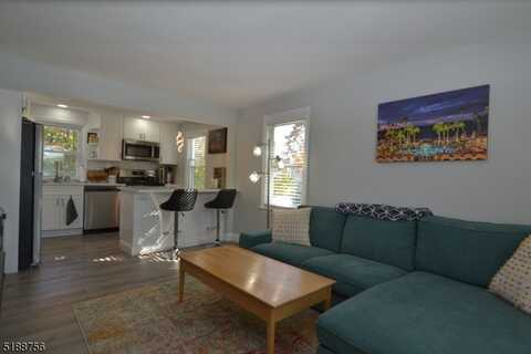 215 New St, Garwood, NJ 07027
