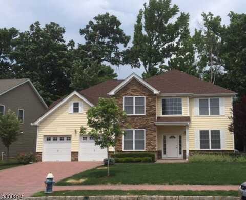 4 Pine Ln, Springfield, NJ 07081