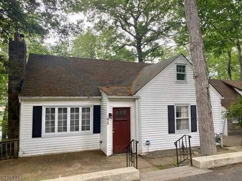 95 Cupsaw Dr, Ringwood, NJ 07456