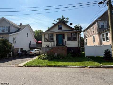 23 Henches Pl, Little Ferry Boro, NJ 07643