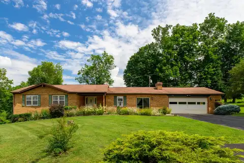 420 Cloverfield Ln, Lewisburg, WV 24901