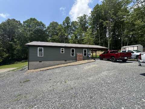 35 Hilton Village Rd, Rainelle, WV 25962
