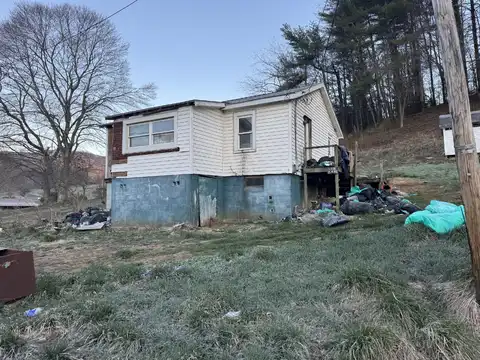 175 Old Long Branch Rd, Pax, WV 25904