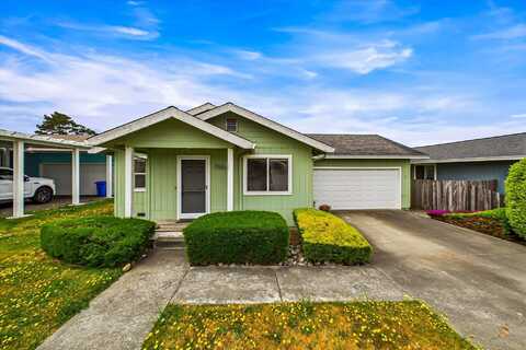2070 Thiel Avenue, McKinleyville, CA 95519