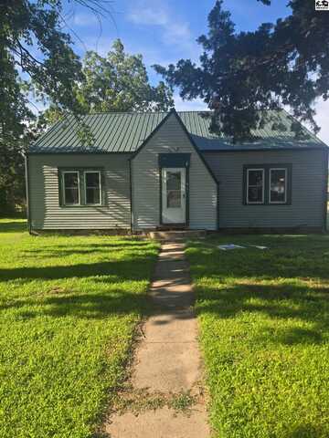 419 W Main St, Pretty Prairie, KS 67570