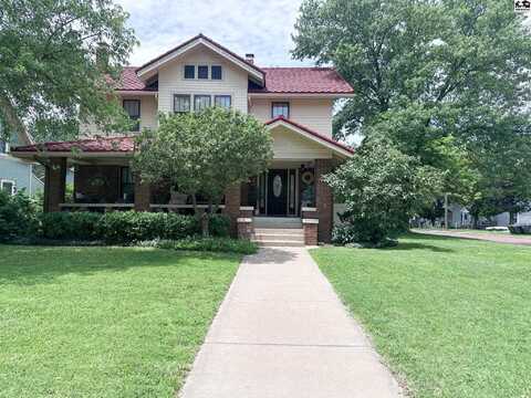 323 N Main St, Pratt, KS 67124