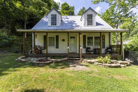 688 Saunders Hollow Road, Barboursville, WV 25504