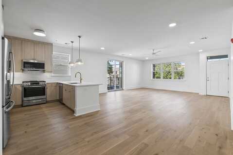 525 AVENUE E, Bayonne, NJ 07002