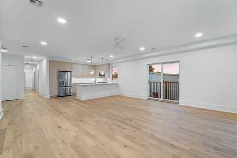 525 AVENUE E, Bayonne, NJ 07002