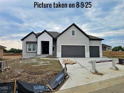 11236 S Sunray Drive, Olathe, KS 66061