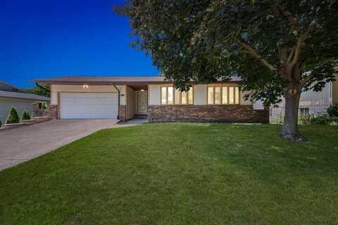 1131 Penkridge Dr, IowaCity, IA 52246
