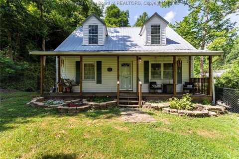 688 Saunders Hollow Road, Barboursville, WV 25504