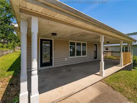 9012 Florida Avenue, Marmet, WV 25315