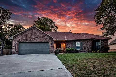 221 NW Mockingbird Rd, Lawton, OK 73507