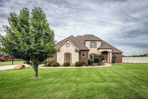 31 NW Lakewood Dr, Lawton, OK 73505
