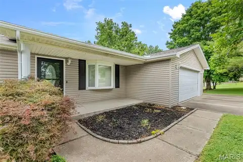 606 Goodson Drive, Jackson, MO 63755