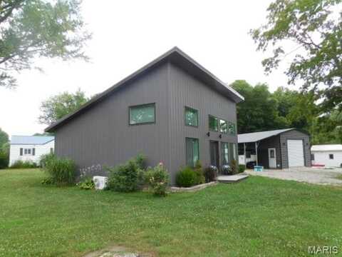 203 E 5th Street, Kinmundy, IL 62854