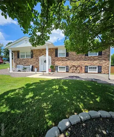 22 Settlers Trail, Hannibal, MO 63401