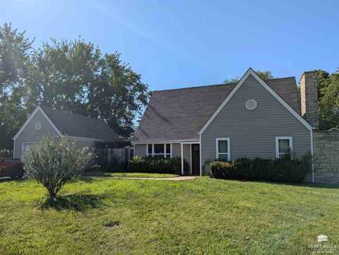 2207 Spain Drive, Manhattan, KS 66502