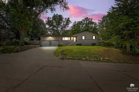 108 Drake Drive, Manhattan, KS 66503