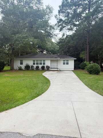 2016 4th St SE, Moultrie, GA 31768