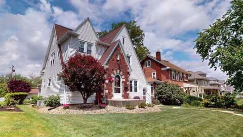 528 Maplewood Street, Willard, OH 44890
