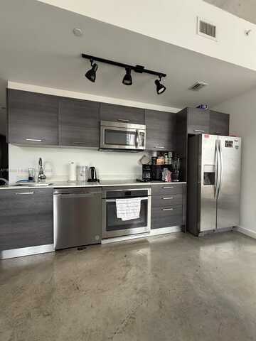 151 SE 1st St, Miami, FL 33131