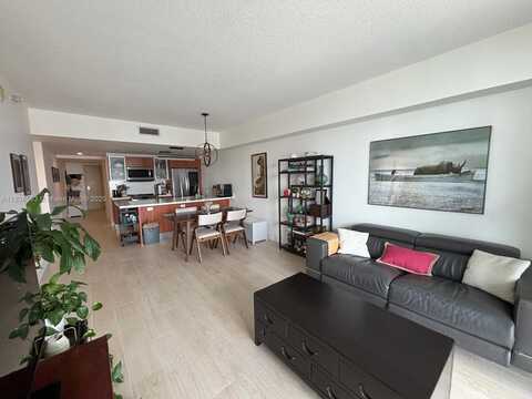185 SW 7th St, Miami, FL 33130