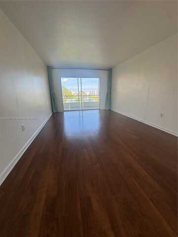8400 Sunrise Lakes Blvd, Sunrise, FL 33322