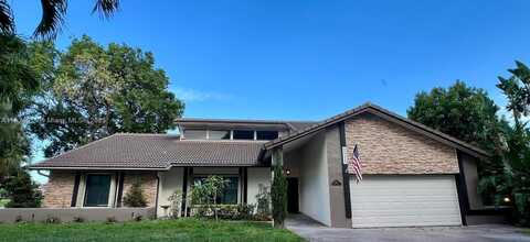 8924 47th Ct, Coral Springs, FL 33067