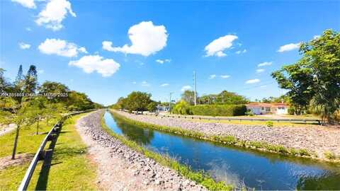 6110 S Waterway Dr, Miami, FL 33155