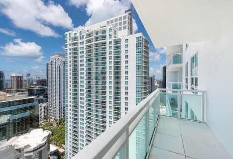 950 Brickell Bay Dr, Miami, FL 33131