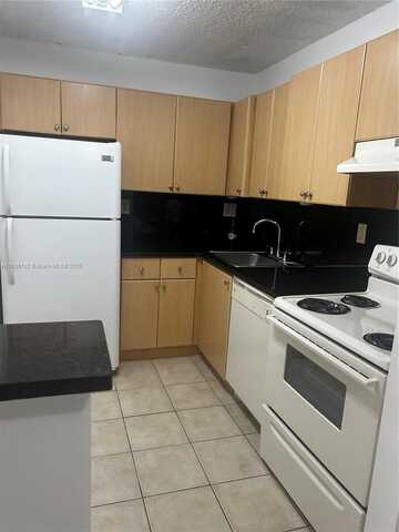 7110 NW 179th St, Hialeah, FL 33015