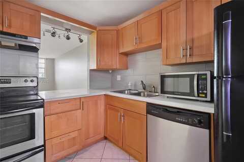 211 NE 8th Ave, Hallandale Beach, FL 33009