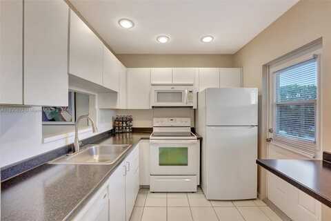 4805 NW 35th St, Lauderdale Lakes, FL 33319