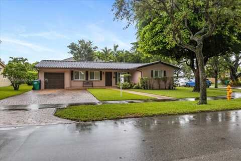 14181 Leaning Pine Dr, Miami Lakes, FL 33014