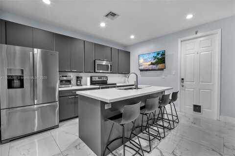 14646 SW 13th St, Pembroke Pines, FL 33027