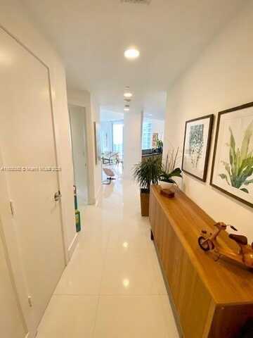 1050 Brickell Ave, Miami, FL 33131