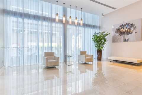 1111 SW 1st Ave, Miami, FL 33130