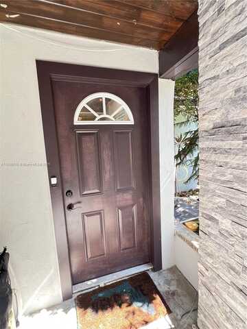 511 N 70th Way, Hollywood, FL 33024