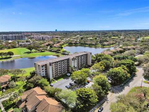 3300 W Rolling Hills Cir, Davie, FL 33328
