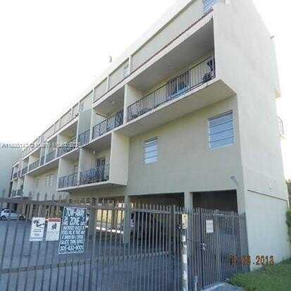 10000 NW 80th Ct, Hialeah Gardens, FL 33016