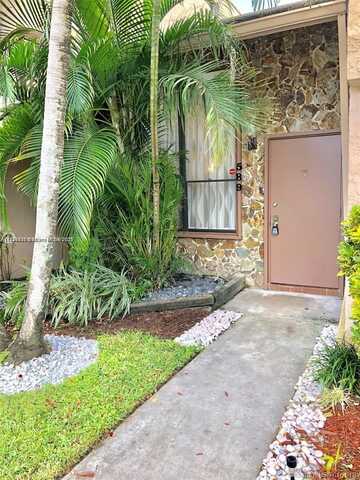 589 N University Dr, Plantation, FL 33324