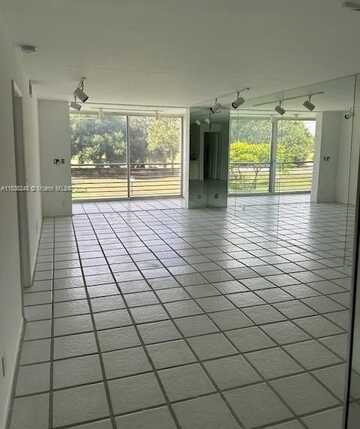 3503 Oaks Way, Pompano Beach, FL 33069