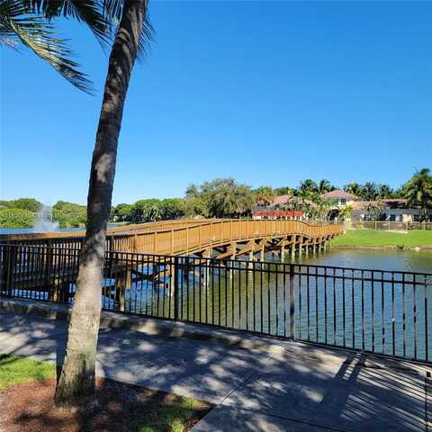 2463 Centergate Dr, Miramar, FL 33025